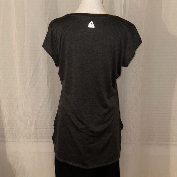 Reebok M Charcoal Gray Silver Logo Short Sleeve High Low Athletic Tee - Picture 2 of 11